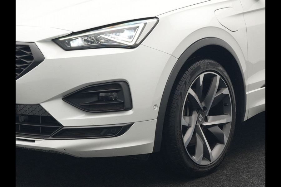 Seat Tarraco 1.4 TSI e-Hybrid FR Plug in Hybrid 245pk Dealer O.H PHEV | Panodak | 360 Camera | Adaptive Cruise | Alcantara Sportstoelen Memory & Verwarmd | Apple Carplay | Blis | Navigatie | Keyless | Stuur Verwarmd | Virtual | DAB |