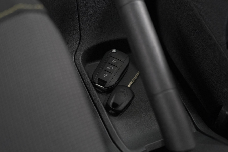 Citroën C3 PureTech 110 EAT6 Shine | Camera | Navigatie | Apple Carplay | Parkeersensoren | Climate Control | 16 Inch Lichtmetalen Velgen