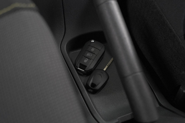 Citroën C3 PureTech 110 EAT6 Shine | Camera | Navigatie | Apple Carplay | Parkeersensoren | Climate Control | 16 Inch Lichtmetalen Velgen