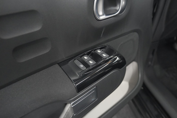 Citroën C3 PureTech 110 EAT6 Shine | Camera | Navigatie | Apple Carplay | Parkeersensoren | Climate Control | 16 Inch Lichtmetalen Velgen