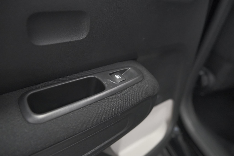 Citroën C3 PureTech 110 EAT6 Shine | Camera | Navigatie | Apple Carplay | Parkeersensoren | Climate Control | 16 Inch Lichtmetalen Velgen