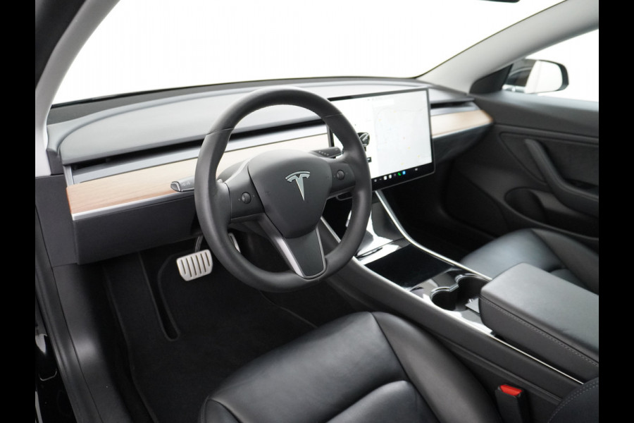 Tesla Model 3 Performance 513pk 20" AutoPilot Pano.dak  Adaptive Cruise Camera''s Leer PDC-A+Voor Wifi Ecc Pdc Dual Motor ! Elektr.-A-Klep+Stuur+Verst.Stoel+Geheugen, Easy Entry Stoel+Bank-Verwarmd Keyless carbon spoiler rode remklauwen Long Range accu WiFi Voorbereid. Internet (9,99pm) 75 kWh 4wd 1e Eigenaar Origineel Nederlandse Auto