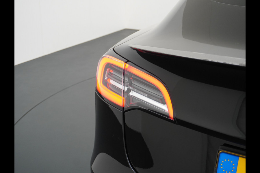 Tesla Model 3 Performance 513pk 20" AutoPilot Pano.dak  Adaptive Cruise Camera''s Leer PDC-A+Voor Wifi Ecc Pdc Dual Motor ! Elektr.-A-Klep+Stuur+Verst.Stoel+Geheugen, Easy Entry Stoel+Bank-Verwarmd Keyless carbon spoiler rode remklauwen Long Range accu WiFi Voorbereid. Internet (9,99pm) 75 kWh 4wd 1e Eigenaar Origineel Nederlandse Auto
