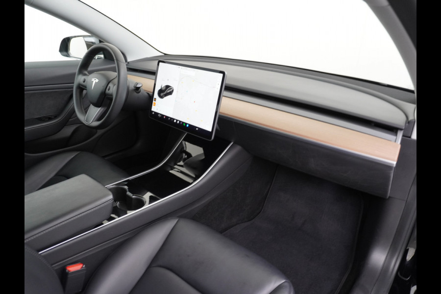 Tesla Model 3 Performance 513pk 20" AutoPilot Pano.dak  Adaptive Cruise Camera''s Leer PDC-A+Voor Wifi Ecc Pdc Dual Motor ! Elektr.-A-Klep+Stuur+Verst.Stoel+Geheugen, Easy Entry Stoel+Bank-Verwarmd Keyless carbon spoiler rode remklauwen Long Range accu WiFi Voorbereid. Internet (9,99pm) 75 kWh 4wd 1e Eigenaar Origineel Nederlandse Auto