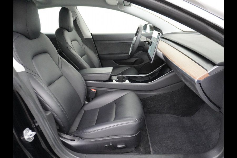 Tesla Model 3 Performance 513pk 20" AutoPilot Pano.dak  Adaptive Cruise Camera''s Leer PDC-A+Voor Wifi Ecc Pdc Dual Motor ! Elektr.-A-Klep+Stuur+Verst.Stoel+Geheugen, Easy Entry Stoel+Bank-Verwarmd Keyless carbon spoiler rode remklauwen Long Range accu WiFi Voorbereid. Internet (9,99pm) 75 kWh 4wd 1e Eigenaar Origineel Nederlandse Auto
