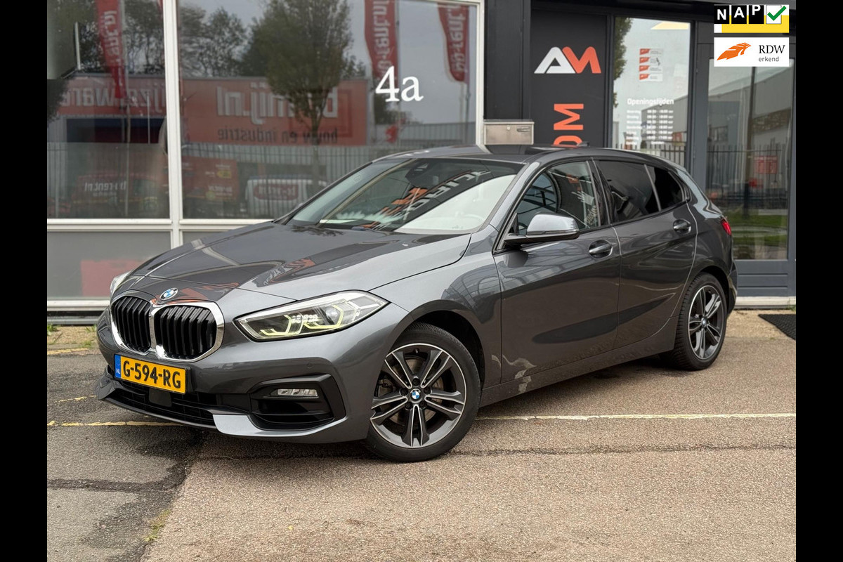 BMW 1-serie 118i Executive Edition | Airco | Cruise | PDC BMW 1-serie 118i Executive Edition | Airco | Cruise | PDC
