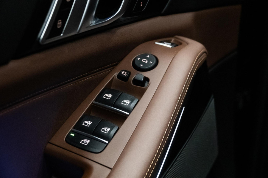 BMW X5 xDrive50e *M-Sport Pro / Panorama Sky Lounge / Harman Kardon / Soft-Close / Alcantara hemelbekleding / Comfort-Stoelen*
