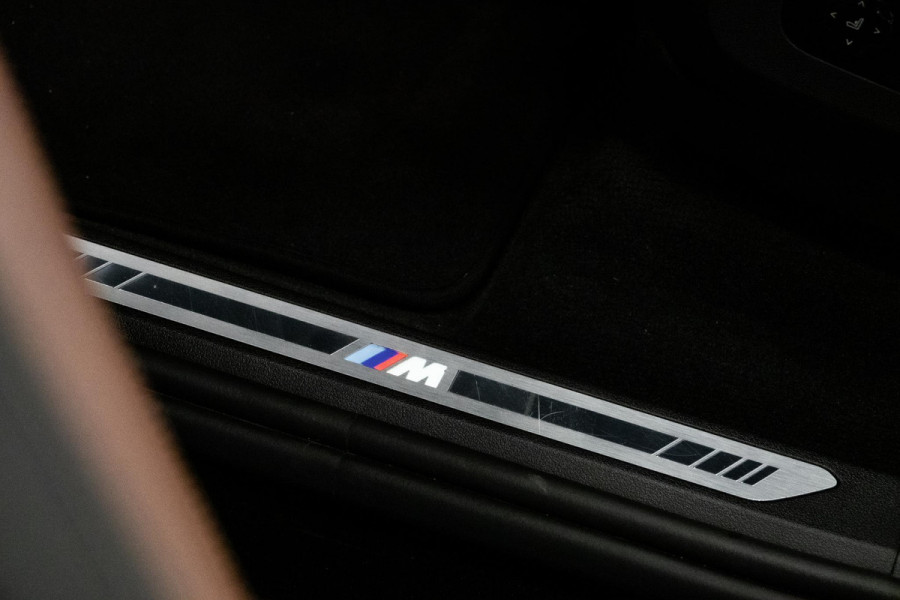 BMW X5 xDrive50e *M-Sport Pro / Panorama Sky Lounge / Harman Kardon / Soft-Close / Alcantara hemelbekleding / Comfort-Stoelen*