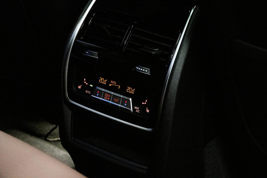 BMW X5 xDrive50e *M-Sport Pro / Panorama Sky Lounge / Harman Kardon / Soft-Close / Alcantara hemelbekleding / Comfort-Stoelen*