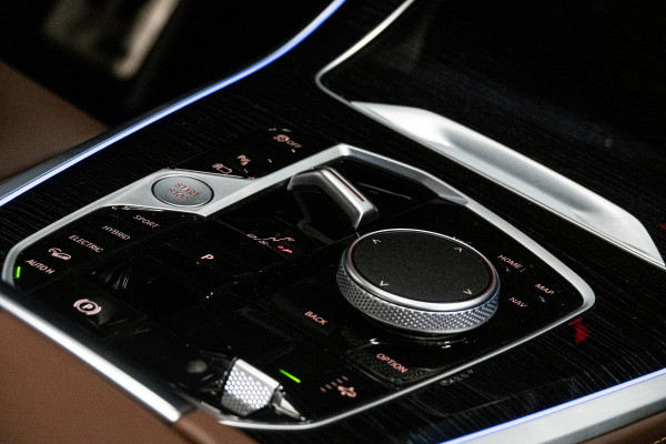 BMW X5 xDrive50e *M-Sport Pro / Panorama Sky Lounge / Harman Kardon / Soft-Close / Alcantara hemelbekleding / Comfort-Stoelen*
