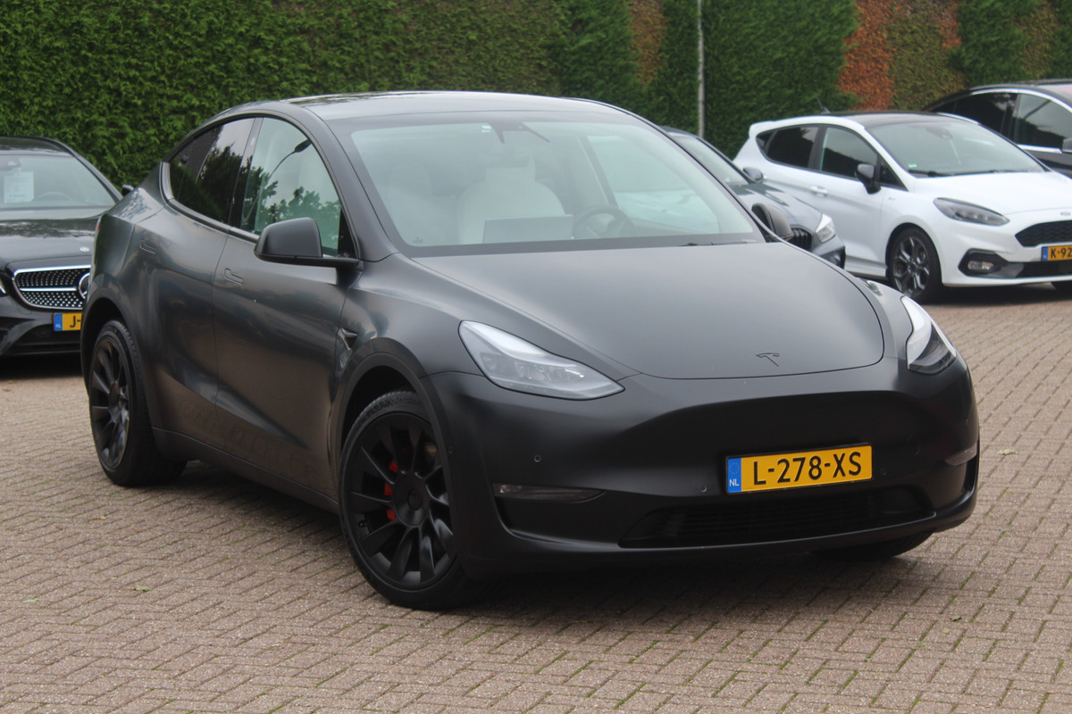 Tesla Model Y Long Range AWD 75 kWh / SoH 90.4% / Autopilot / Panoramadak / Camera / Leder / 20'' / Keyless / ACC Tesla Model Y Long Range AWD 75 kWh / SoH 90.4% / Autopilot / Panoramadak / Camera / Leder / 20'' / Keyless / ACC
