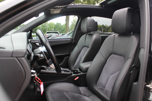 Porsche Macan 2.0 / Trekhaak / Panoramadak / Leder / Parkeerhulp V+A / Stoelverwarming / DAB / Cruise Control