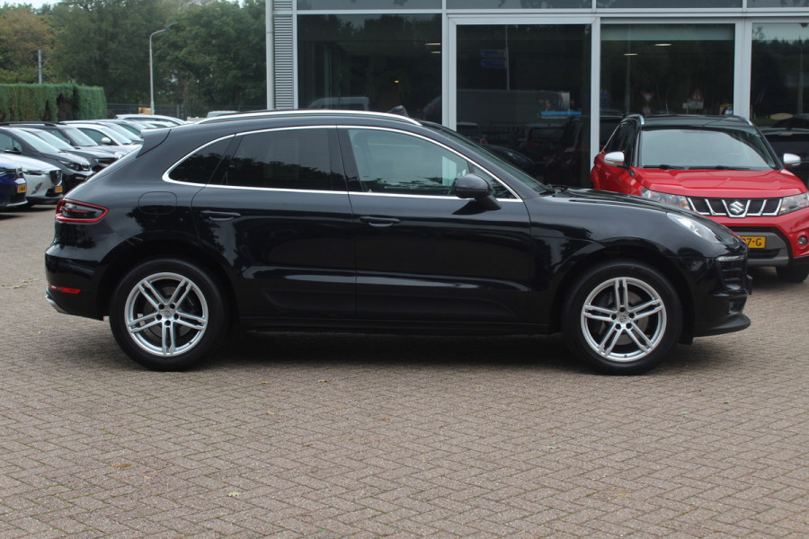 Porsche Macan 2.0 / Trekhaak / Panoramadak / Leder / Parkeerhulp V+A / Stoelverwarming / DAB / Cruise Control