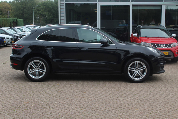 Porsche Macan 2.0 / Trekhaak / Panoramadak / Leder / Parkeerhulp V+A / Stoelverwarming / DAB / Cruise Control