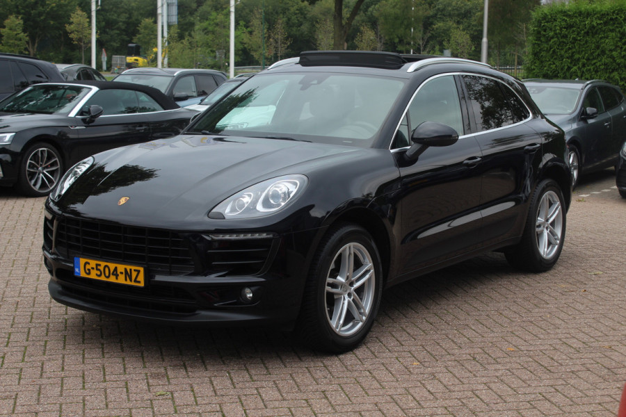 Porsche Macan 2.0 / Trekhaak / Panoramadak / Leder / Parkeerhulp V+A / Stoelverwarming / DAB / Cruise Control