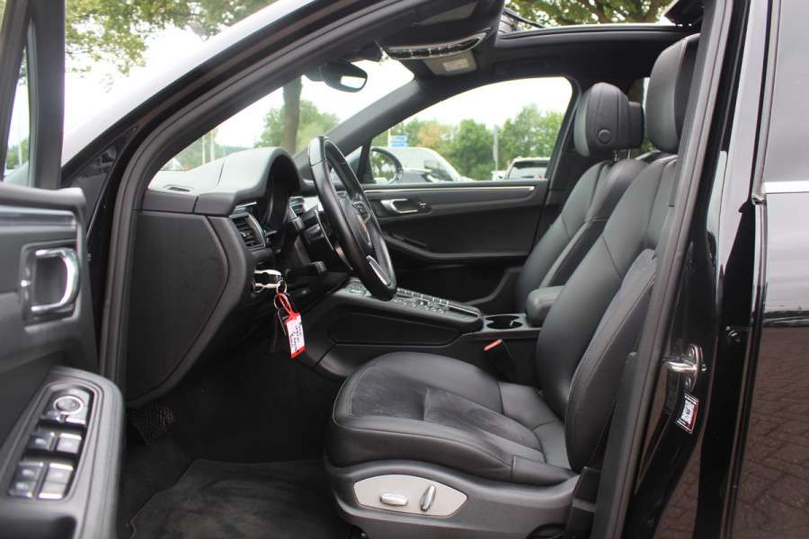 Porsche Macan 2.0 / Trekhaak / Panoramadak / Leder / Parkeerhulp V+A / Stoelverwarming / DAB / Cruise Control