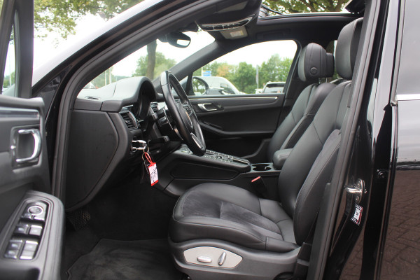 Porsche Macan 2.0 / Trekhaak / Panoramadak / Leder / Parkeerhulp V+A / Stoelverwarming / DAB / Cruise Control
