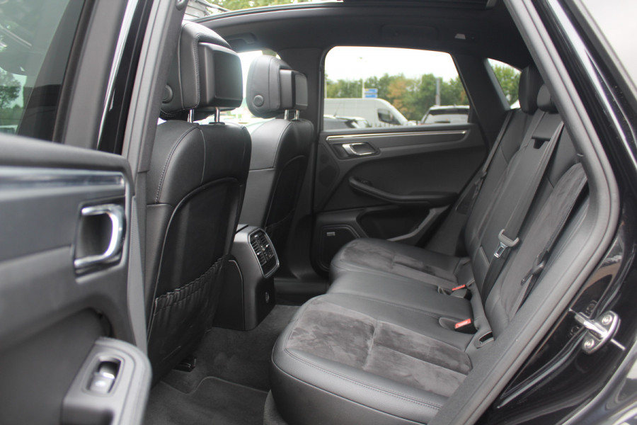 Porsche Macan 2.0 / Trekhaak / Panoramadak / Leder / Parkeerhulp V+A / Stoelverwarming / DAB / Cruise Control