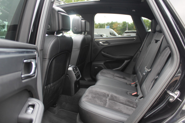 Porsche Macan 2.0 / Trekhaak / Panoramadak / Leder / Parkeerhulp V+A / Stoelverwarming / DAB / Cruise Control