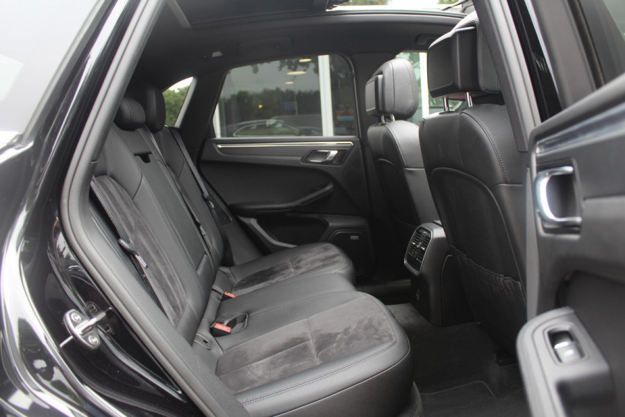 Porsche Macan 2.0 / Trekhaak / Panoramadak / Leder / Parkeerhulp V+A / Stoelverwarming / DAB / Cruise Control