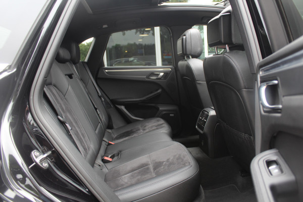 Porsche Macan 2.0 / Trekhaak / Panoramadak / Leder / Parkeerhulp V+A / Stoelverwarming / DAB / Cruise Control