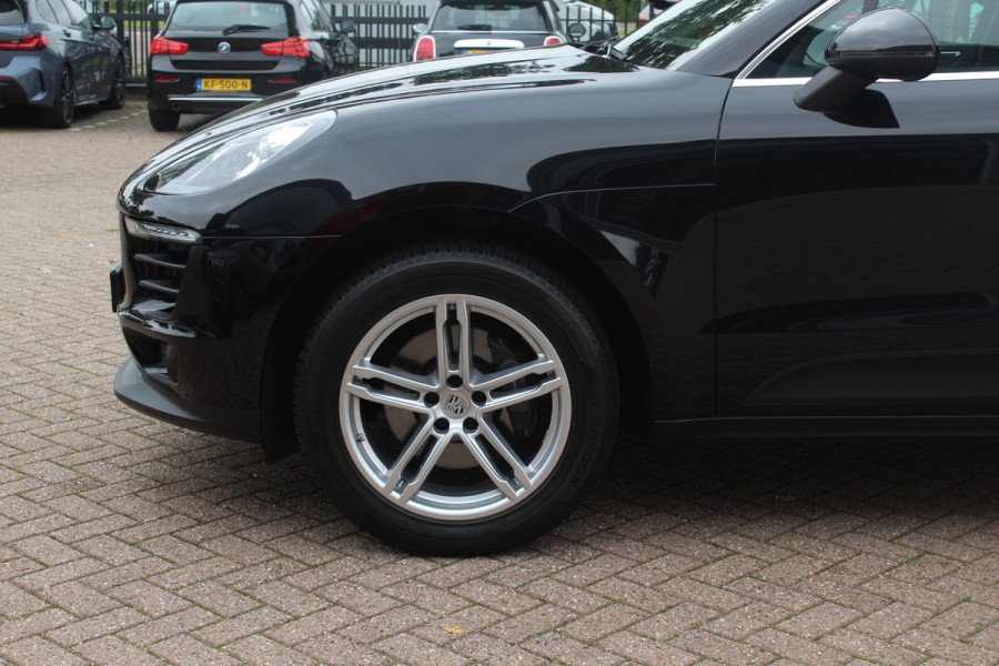Porsche Macan 2.0 / Trekhaak / Panoramadak / Leder / Parkeerhulp V+A / Stoelverwarming / DAB / Cruise Control