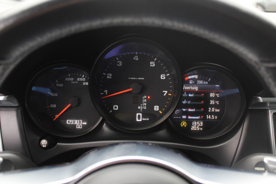 Porsche Macan 2.0 / Trekhaak / Panoramadak / Leder / Parkeerhulp V+A / Stoelverwarming / DAB / Cruise Control