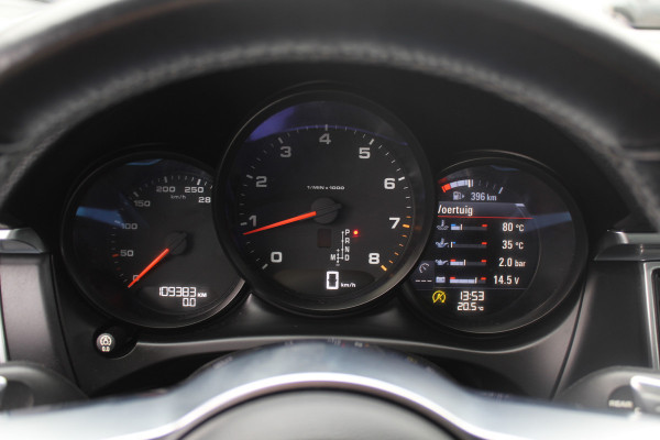 Porsche Macan 2.0 / Trekhaak / Panoramadak / Leder / Parkeerhulp V+A / Stoelverwarming / DAB / Cruise Control