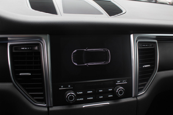 Porsche Macan 2.0 / Trekhaak / Panoramadak / Leder / Parkeerhulp V+A / Stoelverwarming / DAB / Cruise Control
