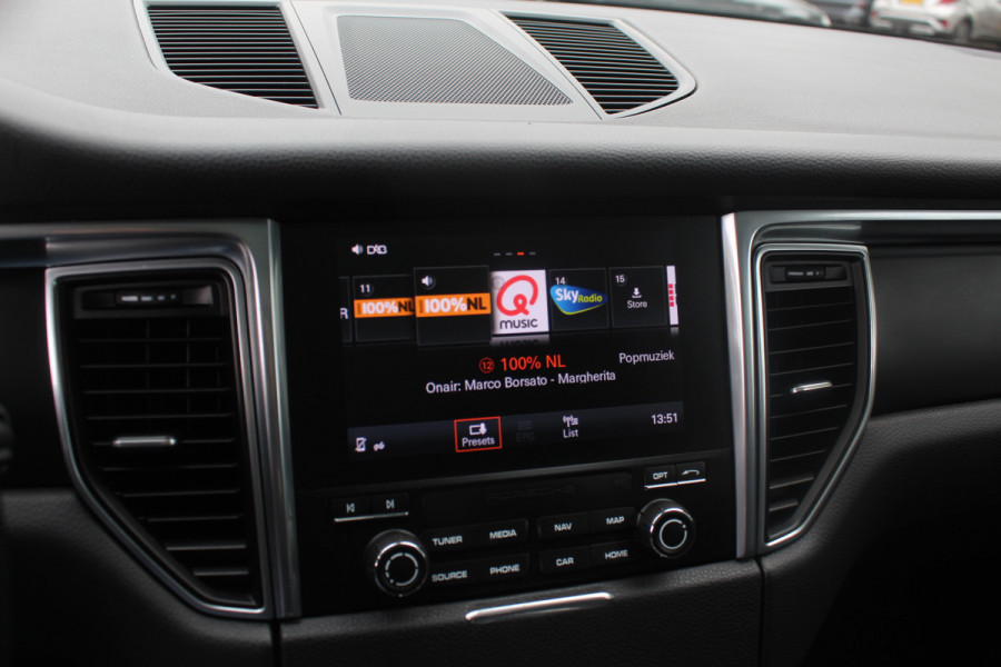 Porsche Macan 2.0 / Trekhaak / Panoramadak / Leder / Parkeerhulp V+A / Stoelverwarming / DAB / Cruise Control