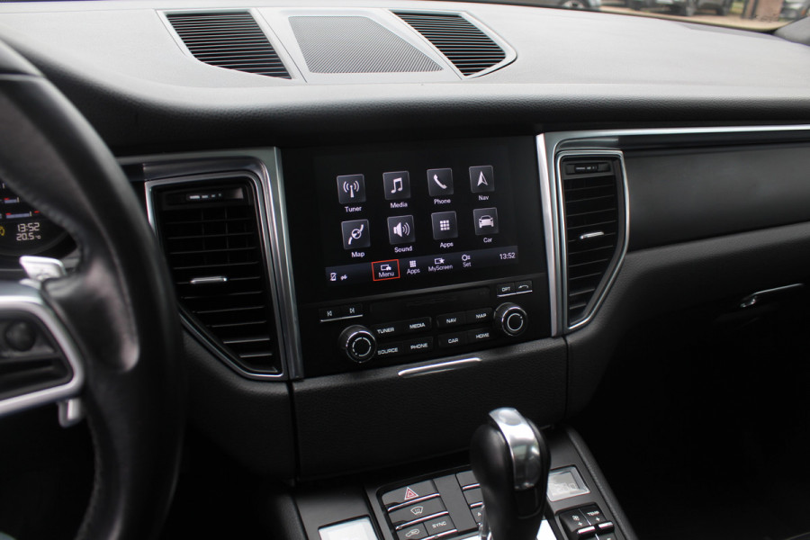 Porsche Macan 2.0 / Trekhaak / Panoramadak / Leder / Parkeerhulp V+A / Stoelverwarming / DAB / Cruise Control