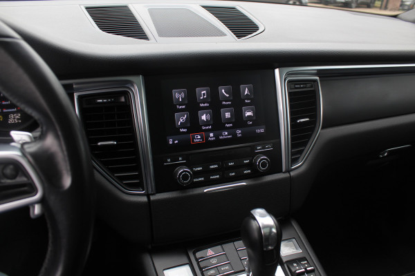 Porsche Macan 2.0 / Trekhaak / Panoramadak / Leder / Parkeerhulp V+A / Stoelverwarming / DAB / Cruise Control