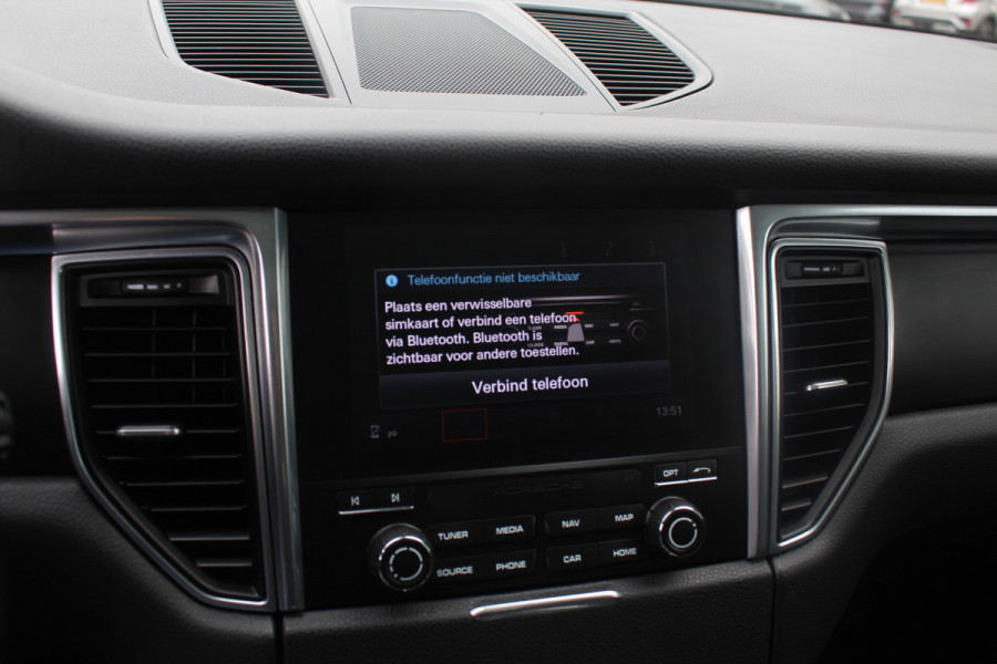 Porsche Macan 2.0 / Trekhaak / Panoramadak / Leder / Parkeerhulp V+A / Stoelverwarming / DAB / Cruise Control