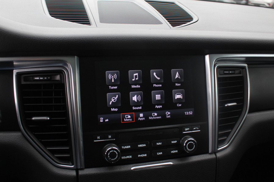 Porsche Macan 2.0 / Trekhaak / Panoramadak / Leder / Parkeerhulp V+A / Stoelverwarming / DAB / Cruise Control
