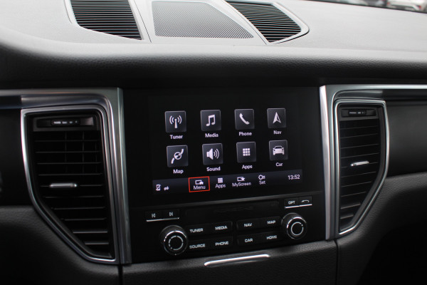 Porsche Macan 2.0 / Trekhaak / Panoramadak / Leder / Parkeerhulp V+A / Stoelverwarming / DAB / Cruise Control