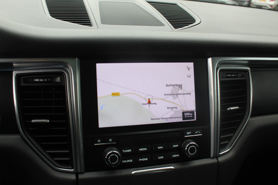 Porsche Macan 2.0 / Trekhaak / Panoramadak / Leder / Parkeerhulp V+A / Stoelverwarming / DAB / Cruise Control