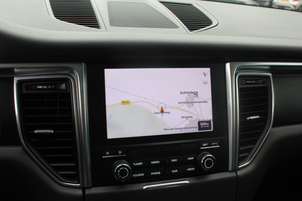 Porsche Macan 2.0 / Trekhaak / Panoramadak / Leder / Parkeerhulp V+A / Stoelverwarming / DAB / Cruise Control