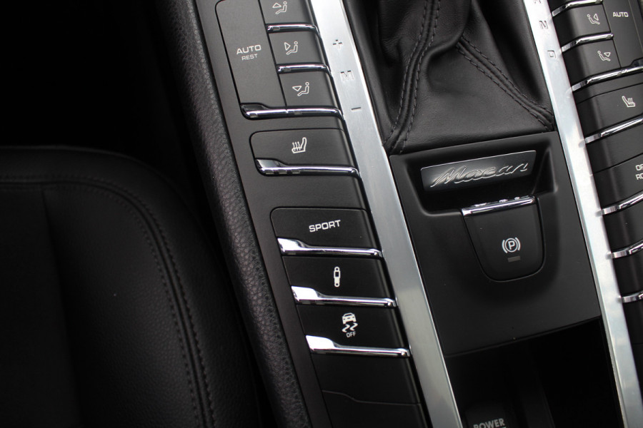 Porsche Macan 2.0 / Trekhaak / Panoramadak / Leder / Parkeerhulp V+A / Stoelverwarming / DAB / Cruise Control