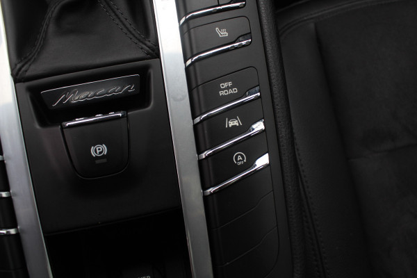 Porsche Macan 2.0 / Trekhaak / Panoramadak / Leder / Parkeerhulp V+A / Stoelverwarming / DAB / Cruise Control