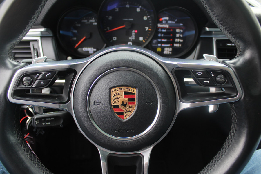 Porsche Macan 2.0 / Trekhaak / Panoramadak / Leder / Parkeerhulp V+A / Stoelverwarming / DAB / Cruise Control