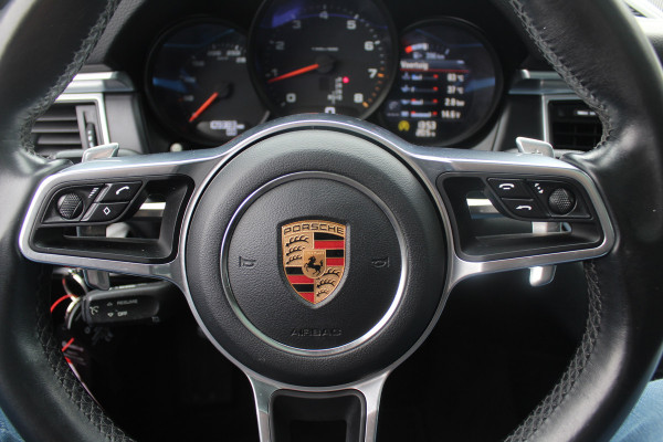 Porsche Macan 2.0 / Trekhaak / Panoramadak / Leder / Parkeerhulp V+A / Stoelverwarming / DAB / Cruise Control