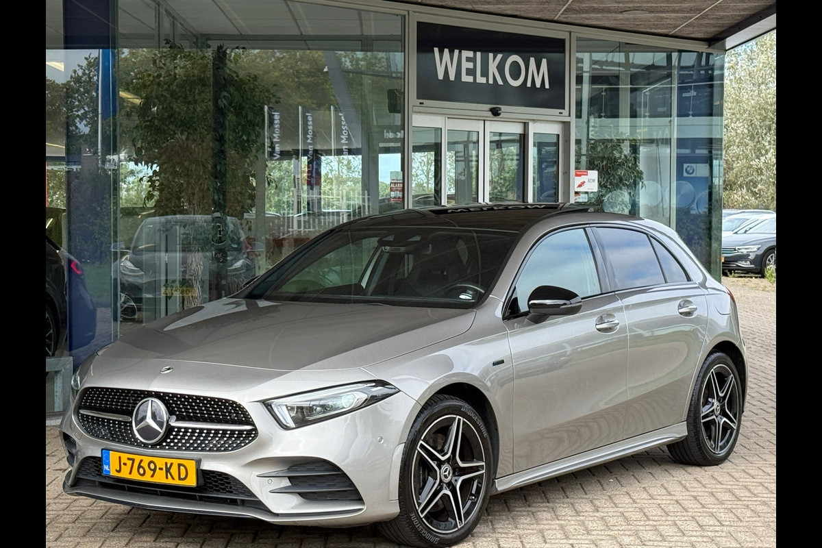Mercedes-Benz A-Klasse 250 e AMG Pano|Memory|Sfeer|Dealer Onderhouden Mercedes-Benz A-Klasse 250 e AMG Pano|Memory|Sfeer|Dealer Onderhouden