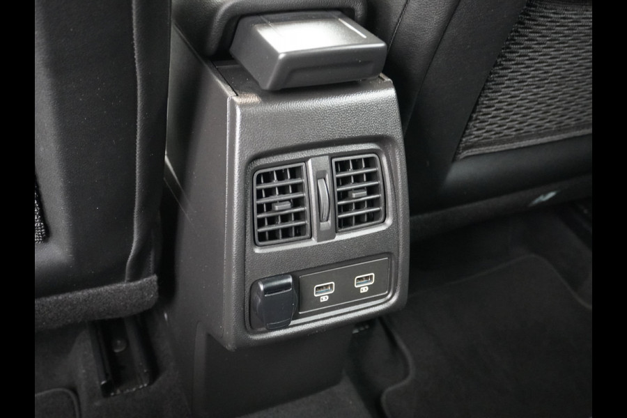 Renault Captur 1.3T 141PK AUT-7 R.S. Line Trekhaak Camera Apple Carplay Android Auto Navi Ecc Cruise Control Pdc Led Isofix Privacy Glas Two Tone 1e Eigenaar
