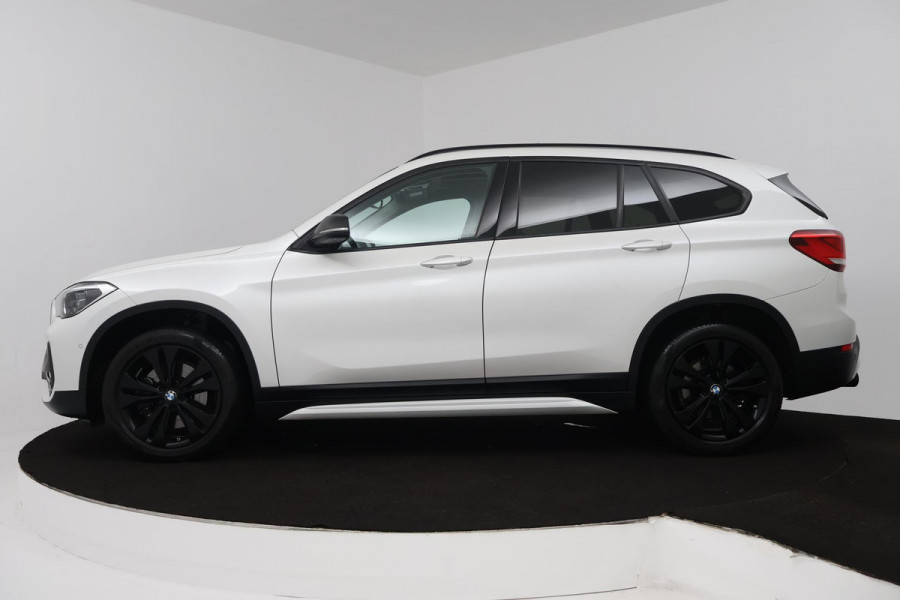 BMW X1 SDrive20i High Executive (PANORAMADAK, HARMAN/KARDON, GROOT-NAVIGATIE, STOELVERWARMING, DEALER ONDERHOUDEN)