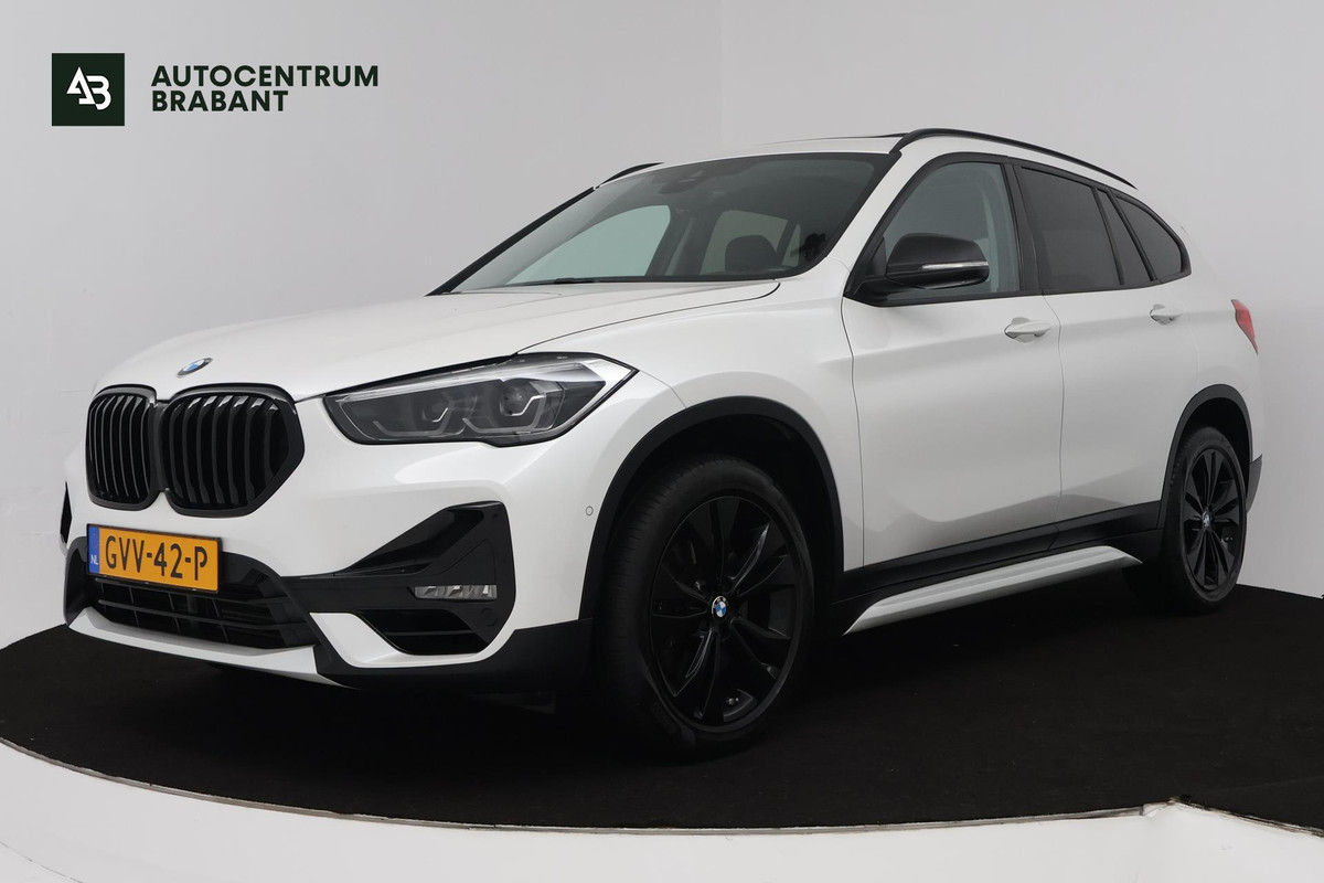 BMW X1 SDrive20i High Executive (PANORAMADAK, HARMAN/KARDON, GROOT-NAVIGATIE, STOELVERWARMING, DEALER ONDERHOUDEN) BMW X1 SDrive20i High Executive (PANORAMADAK, HARMAN/KARDON, GROOT-NAVIGATIE, STOELVERWARMING, DEALER ONDERHOUDEN)