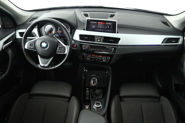 BMW X1 SDrive20i High Executive (PANORAMADAK, HARMAN/KARDON, GROOT-NAVIGATIE, STOELVERWARMING, DEALER ONDERHOUDEN)
