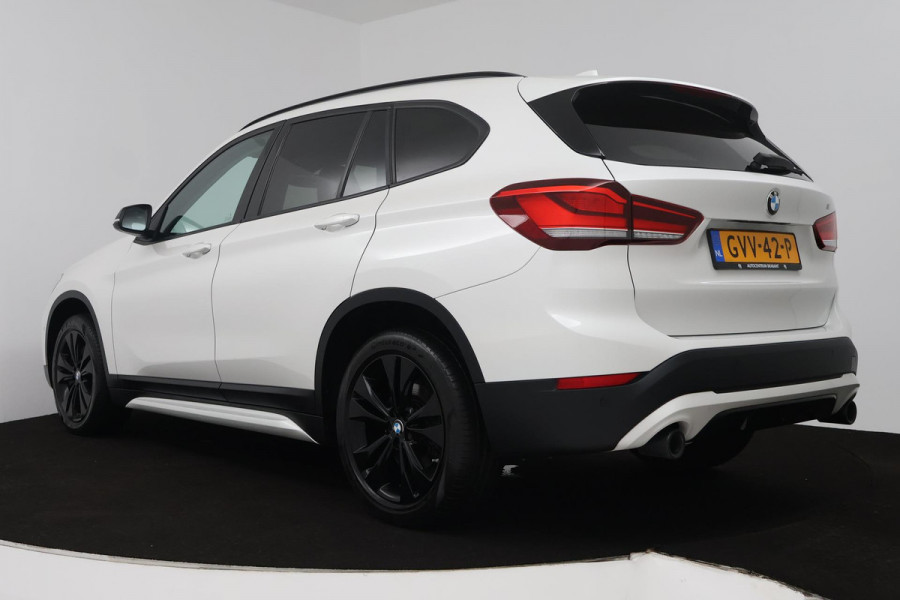 BMW X1 SDrive20i High Executive (PANORAMADAK, HARMAN/KARDON, GROOT-NAVIGATIE, STOELVERWARMING, DEALER ONDERHOUDEN)