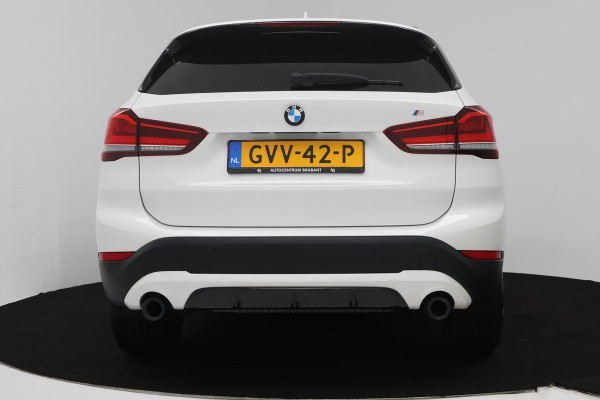 BMW X1 SDrive20i High Executive (PANORAMADAK, HARMAN/KARDON, GROOT-NAVIGATIE, STOELVERWARMING, DEALER ONDERHOUDEN)