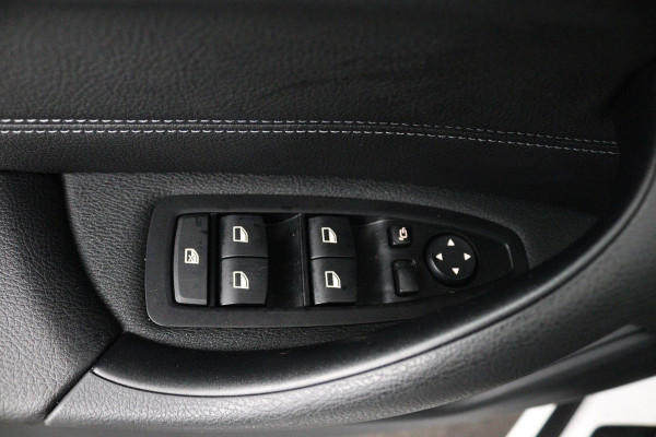 BMW X1 SDrive20i High Executive (PANORAMADAK, HARMAN/KARDON, GROOT-NAVIGATIE, STOELVERWARMING, DEALER ONDERHOUDEN)