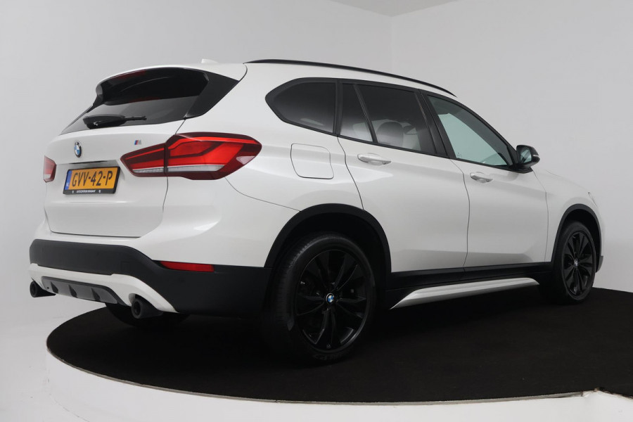 BMW X1 SDrive20i High Executive (PANORAMADAK, HARMAN/KARDON, GROOT-NAVIGATIE, STOELVERWARMING, DEALER ONDERHOUDEN)